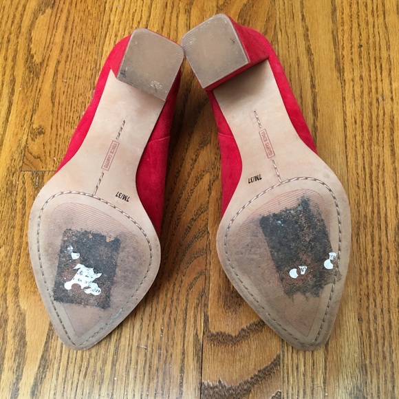 VINCE CAMUTO Loretan Bootie Heel In Cherry Red Suede - Picture 10 of 10